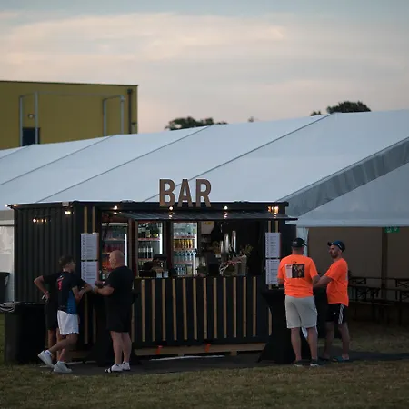 Easy مكان تخييم *