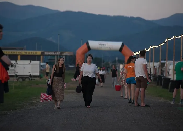 مكان تخييم Easy