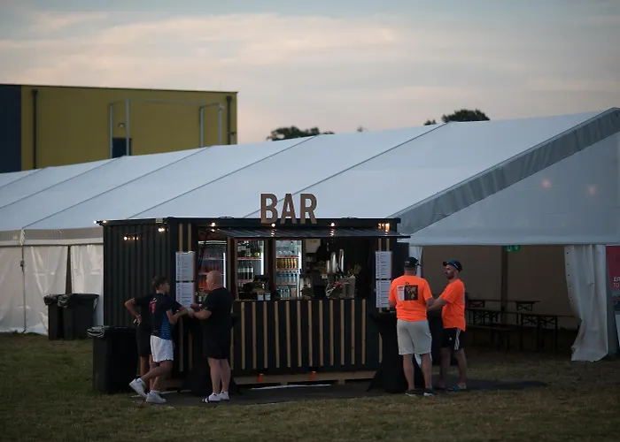 Easy مكان تخييم *